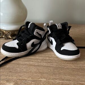 Nike air Jordan’s midi size 6C black and white sneaker